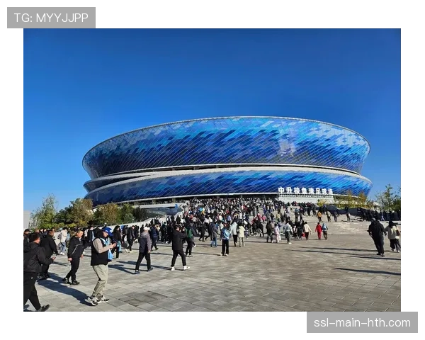 大连英博主场草皮完成五月换季养护，场地条件获评优良以保障传控打法流畅运转